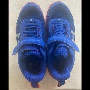 Under Armour Boys Size 2Y sneakers